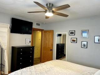 Cheerful Single Story 3-bedroom home w pool table - Santa Clarita - 8