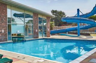 3 Bedroom Caravan - Sleeps 8 - Parking Wifi Pool - 6