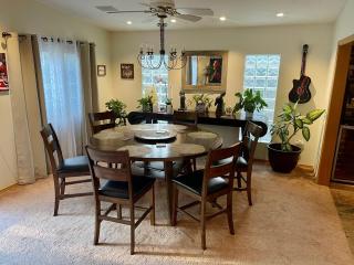 Cheerful Single Story 3-bedroom home w pool table - Santa Clarita - 3