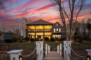 Luxury Lakefront Stay Private Dock IndoorOutdoor Pool The Retreat - Terrell - 4