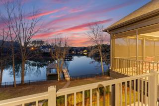 Luxury Lakefront Stay Private Dock IndoorOutdoor Pool The Retreat - Terrell - 3