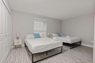 Trendy & Vibrant Unit City Experience - Rochester Hills - 3