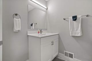 The Ultimate Rochester Getaway Cozy & Inviting - Rochester Hills - 1