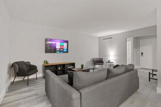 Urban Oasis Sleek Cozy & Well-Located - Rochester Hills - 0