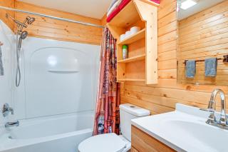 Three Bears Resort Home with Perks and Outdoor Spots! - Warrens - 3