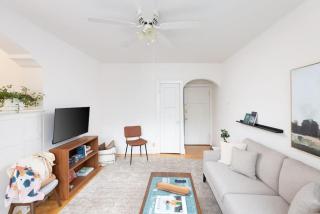 East Side Vintage 2BR Apt B8 - Milwaukee - 8