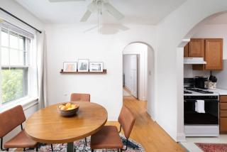 East Side Vintage 2BR Apt B8 - Milwaukee - 6