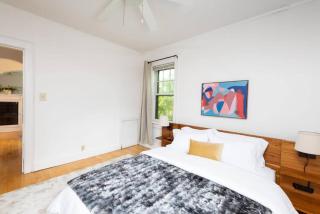 East Side Vintage 2BR Apt B8 - Milwaukee - 2