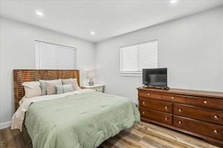 539) Massive 3 bedroom Sleeps 10 - Yakima - 9