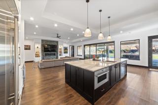 Luxurious Executive Home in Quiet Residential Neighborhood - 2