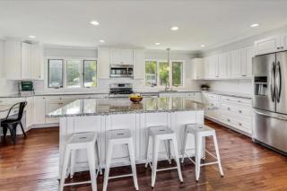 Luxury Lakefront 5 bed 4.5 bath Estate with Private Beach and Panoramic Lake Views - Ingleside - 3