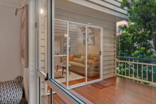 Modern Family Home in Brisbanes Trendiest Suburb - Brisbane - 6