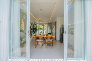 NEW Elegant Green Wall Villa, Canggu - Tumbak Bayuh - 5