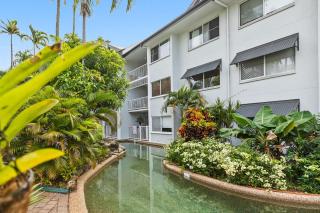 Cairns Tropical Bliss Swim in Swim out Apartment - 9