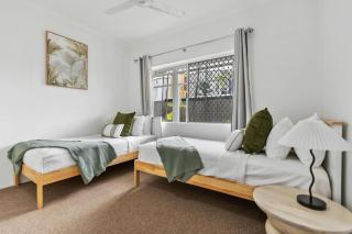 Cairns Tropical Bliss Swim in Swim out Apartment - 7