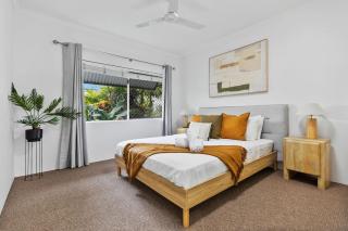 Cairns Tropical Bliss Swim in Swim out Apartment - Cairns - 5