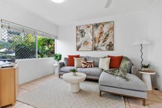 Cairns Tropical Bliss Swim in Swim out Apartment - 6