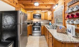 Secluded Escape | Views, Hot Tub, Outdoor Lounge! - Gatlinburg - 1