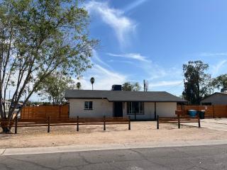 3 BR Phoenix Getaway Walk to Valley Metro - Phoenix - 0