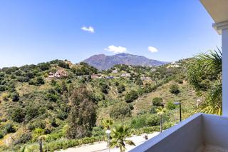 Stylish Estepona Hills Apartment with Lovely Views - 3