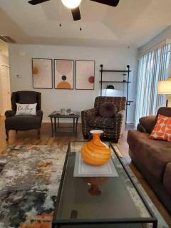 Cozy & Inviting, Solar Half-Plex in Country Glen - 8