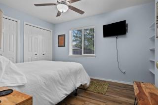 Cozy & Inviting, Solar Half-Plex in Country Glen - 3