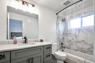 Cozy Luxury Close to Downtown 204 - 2