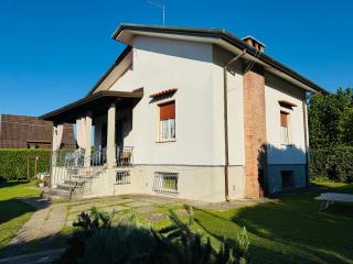 Versilia Apartment with Garden - Montignoso - 1