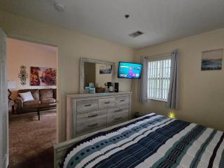Swan's Couples Getaway Condo - 2