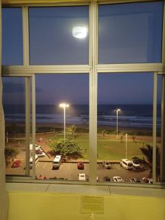 Frontline Holiday apartment - Durban - 9