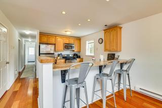 Hot Tub and Decks Tree-Lined Retreat in Pocono Lake - Pocono Lake - 2