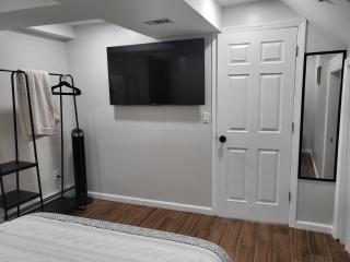 Modern Farmhouse Decor With Washer & Dryer - Middle Island - 6