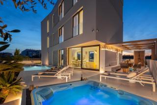 Luxury seafront Villa Noles with heated Pool, Jacuzzi, EV near Zadar - Sukošan - 0