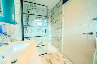 Stylish & Comfy 1 BR By AltoLuxoExperience Short Lets & Serviced Accommodation With Free Wifi & Parking - Bristol - 3