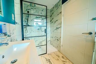Stylish & Comfy 1 BR By AltoLuxoExperience Short Lets & Serviced Accommodation With Free Wifi & Parking - Bristol - 2