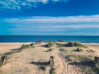 Lovely 8 Berth Caravan With Large Decking Area In Caister, Norfolk Ref 65055Eb - Caister-on-Sea - 8