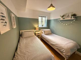 Apartment with Swimming Pool - United Kingdom - 8