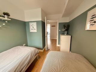 Apartment with Swimming Pool - United Kingdom - 9
