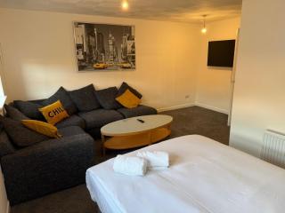 2-Bed City Apartment by Glasgow Green - Glasgow - 3