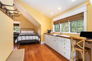5BR Oasis w pool, spa and sports court - 4