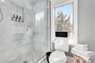 5BR Oasis w pool, spa and sports court - 1