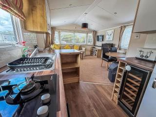 Lovely Caravan With Large Decking And Wi-Fi In Norfolk Ref 50053K - Great Yarmouth - 1