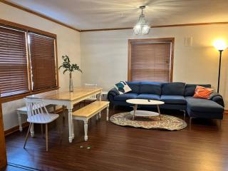 20 plus percent OFF! 4BR, 2 BT Spacious Home in Cuyahoga Falls, Parking, Pets Ok - Cuyahoga Falls - 2