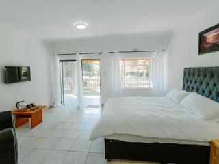 Golden Candle Guest House - Roodepoort - 9