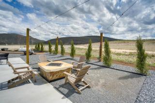 3 Mi to Bear Lake Home with Hot Tub and Huge Patio! - Garden City - 0