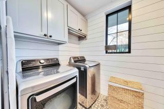 Designers Home near DT w Pool - 7