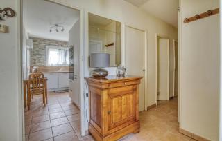 3 Bedroom Gorgeous Home In Rochefort - 9