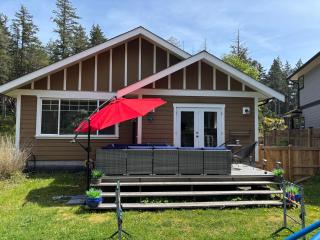 Bright Spacious Entire Home with Kids Backyard Set - Victoria - 7
