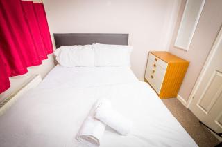 A Cosy 5 Bed House near Luton Airport - - 0