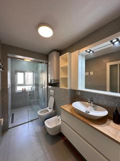 Boulevard apt close to Center - Tirana - 4